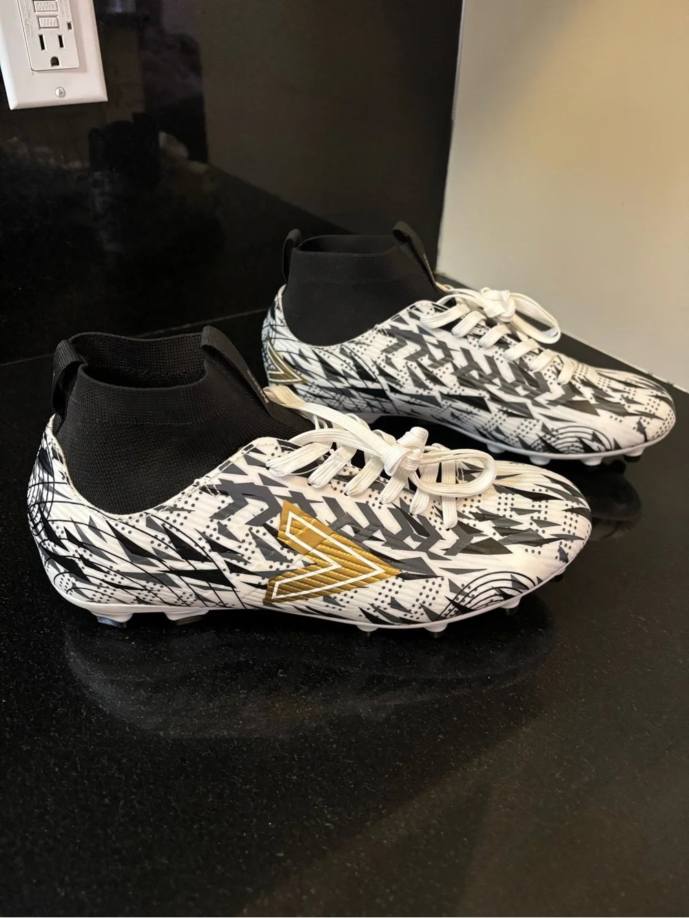 Mitre Strike Men's Soccer Cleats Size 9 White Combo Gold Logo Firm Ground NEW
